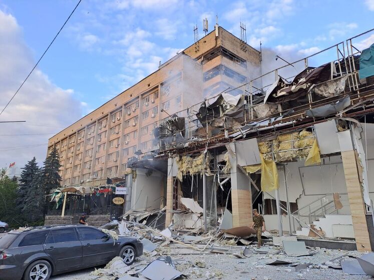 В результате ракетного удара россиян по Краматорску погибло не менее двух человек, завалы еще разбирают – МВД