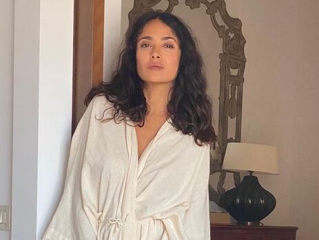 56-річна Гаєк виклала в мережу відверті знімки із сауни