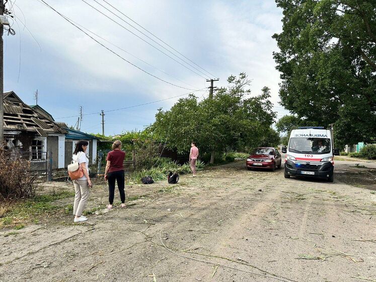 Російські окупанти вранці обстріляли Білозерку Херсонської області, загинула жінка, двоє людей поранено – ОВА