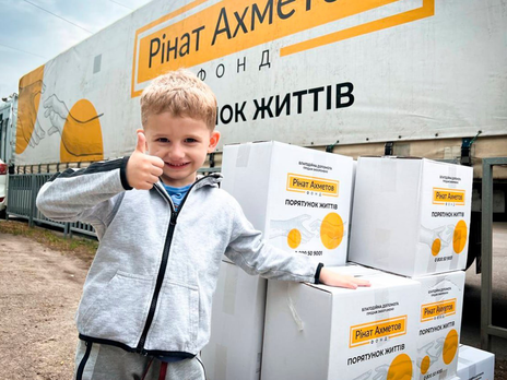Фонд Ріната Ахметова передав 4 тис. продуктових наборів для вимушених переселенців у Дніпрі