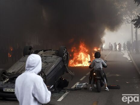 Во Франции вспыхнули массовые протесты после гибели подростка, которого остановила полиция. Фоторепортаж