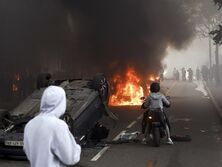 У Франції спалахнули масові протести після загибелі підлітка, якого зупинила поліція. Фоторепортаж