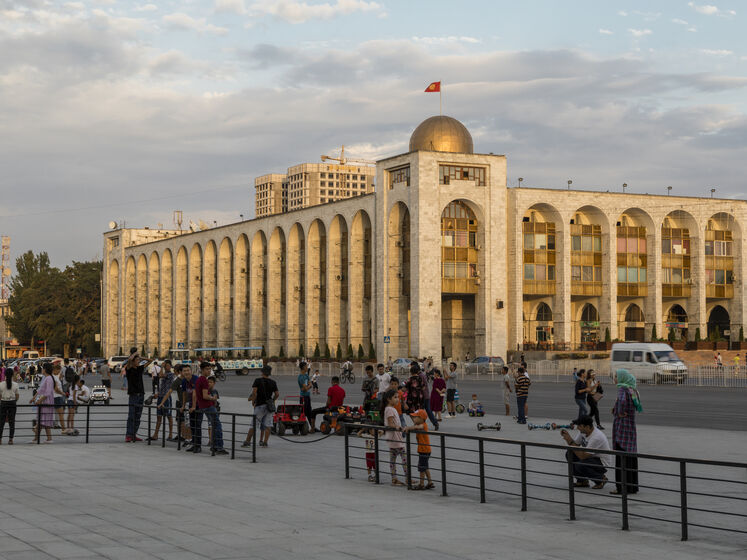 В Кыргызстане разрешили использовать матчество вместо отчества