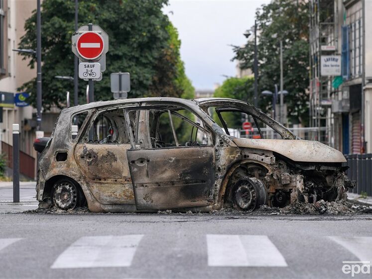 Протесты во Франции. За неделю задержали почти 3500 человек, митингующие сожгли 6000 машин