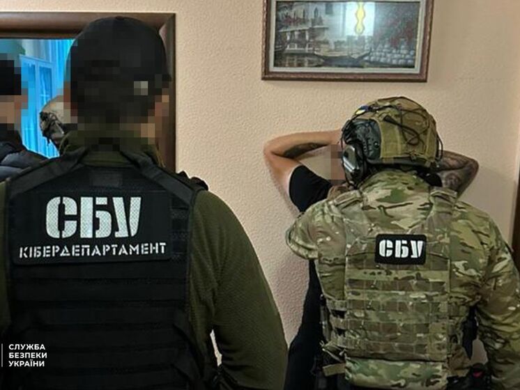 СБУ повідомила про знешкодження хакерської групи, яка зламала рахунки українців. У зловмисників виявили оптову партію марихуани