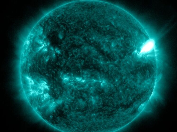 На Солнце образовалась огромная вспышка, которая повлияла на радиоcвязь в США