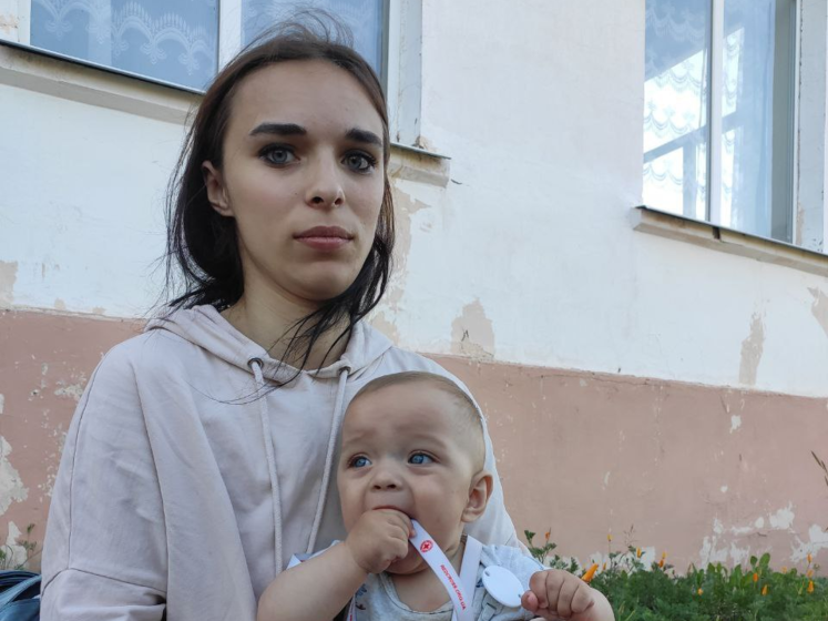 В Україну повернули жінку з маленькою дитиною, яких росіяни депортували з Харківської області