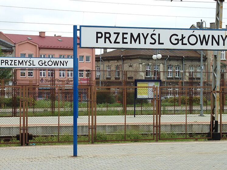 Потяги з Польщі затримуються, людина постраждала на коліях у Перемишлі – "Укрзалізниця"