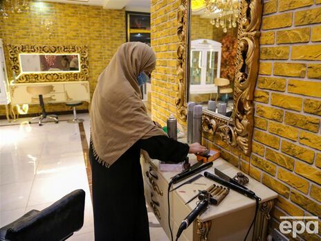 Таліби заборонили жіночі салони краси в Афганістані