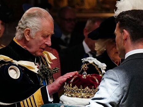 Чарльзу III в Шотландії вручили королівські коштовності
