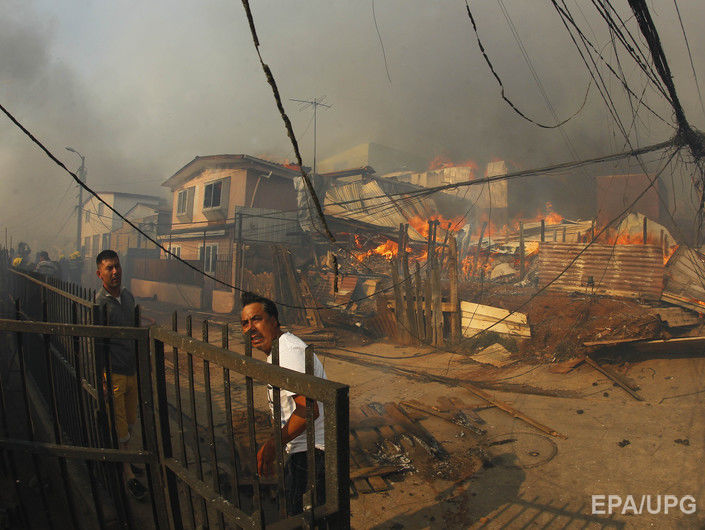 В Чили в результате масштабного пожара сгорели более сотни домов