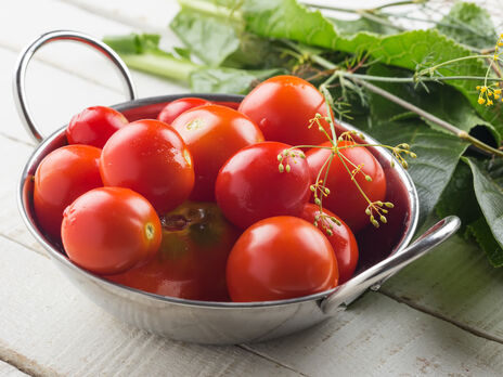 Добавьте это в обычный пакет – и через час малосольные помидоры можно уже пробовать. Простой и проверенный рецепт