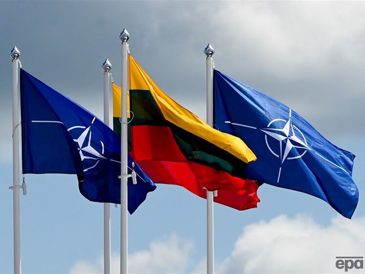 Зеленський прибуде на другий день саміту НАТО – Bloomberg