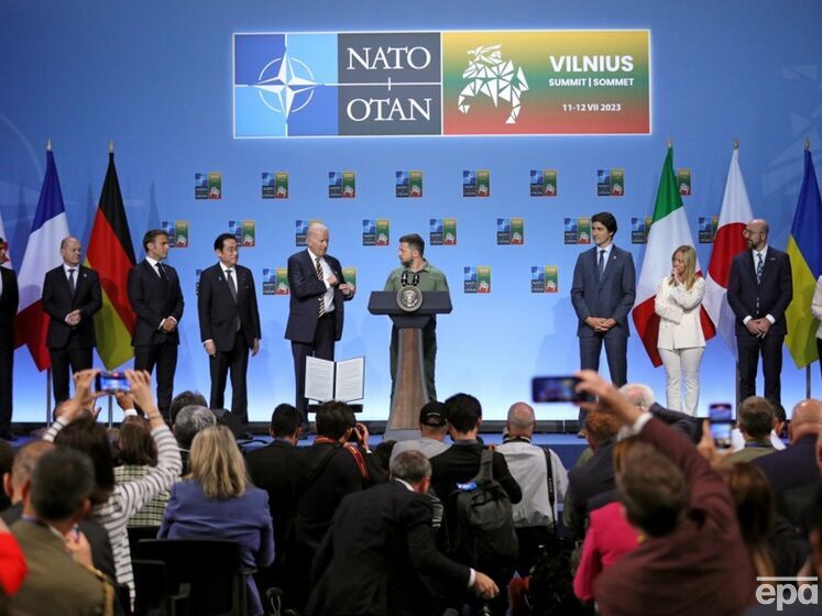 У кулуарах саміту НАТО Зеленського попросили "охолонути і подивитися на повний пакет допомоги" – Bloomberg