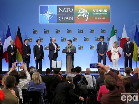 В кулуарах саммита НАТО Зеленского попросили 