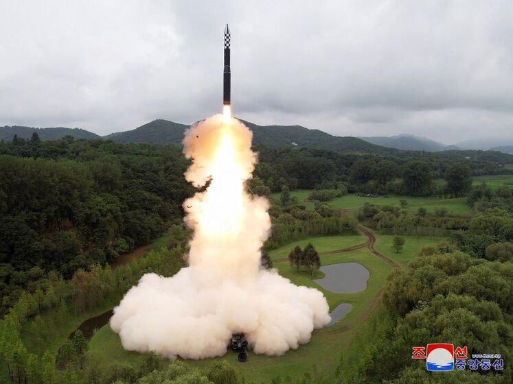 КНДР підтвердила другий запуск міжконтинентальної балістичної ракети. Аналітики кажуть, що Кім Чен Ин запустив її зі своєї садиби