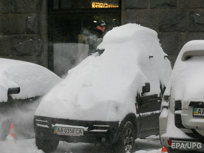 В Украине объявили штормовое предупреждение и заявили об опасности на дорогах