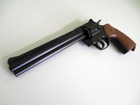 Жена раненого в конфликте с Пашинским: Я достала свое оружие. Сказала лицом лечь на землю. Он мне ответил: 