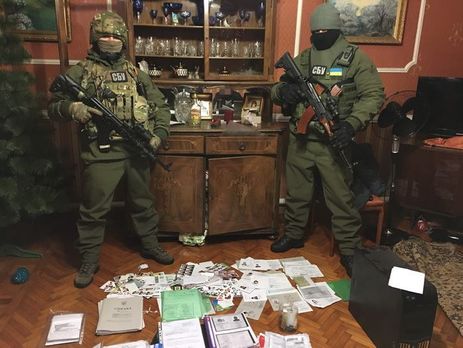 СБУ задержала злоумышленницу, изготовлявшую поддельные украинские паспорта террористам 