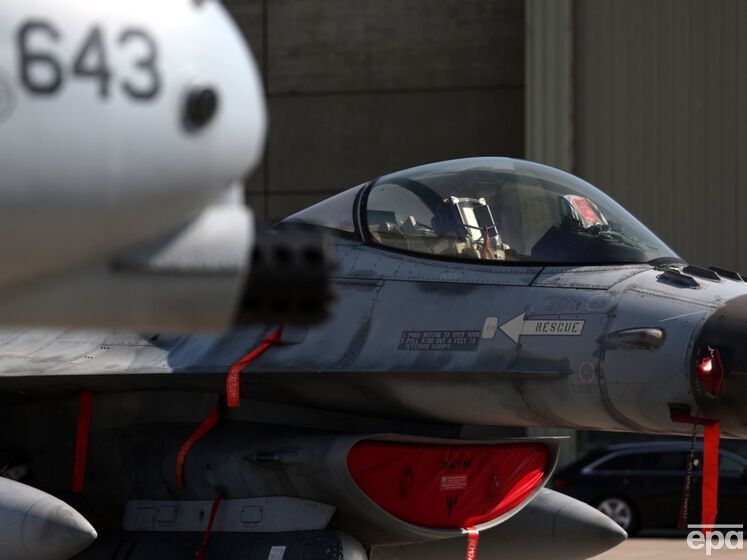 У Європі досі чекають на дозвіл США на навчання українських пілотів на F-16 – Politico