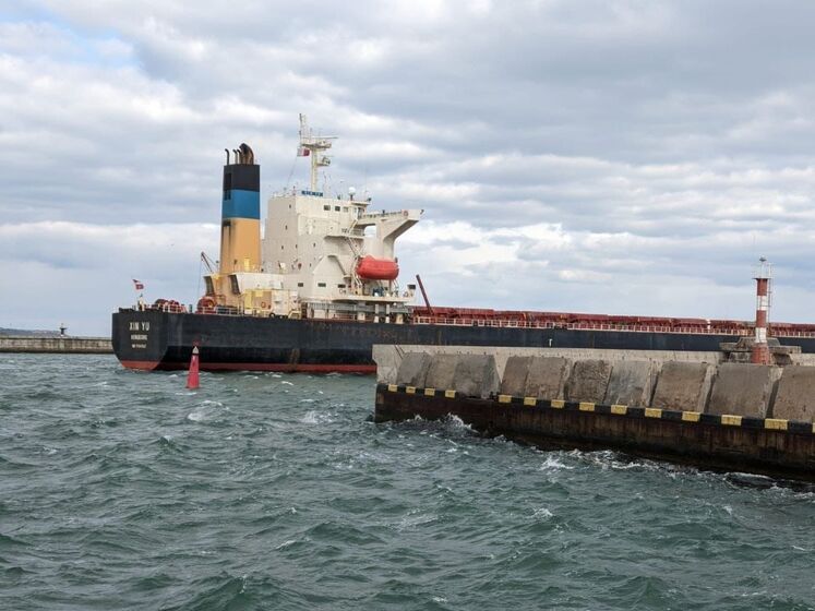 Росія заявила, що вважатиме всі судна, які прямують до українських портів, перевізниками вантажів військового призначення