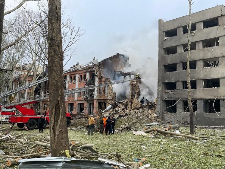 Окупанти вночі вдарили по Миколаєву. Поранення дістало 18 осіб, зокрема п'ятеро дітей