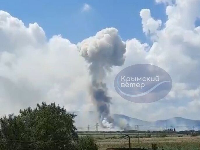 Появились спутниковые фотографии военного полигона в Крыму, где продолжается детонация