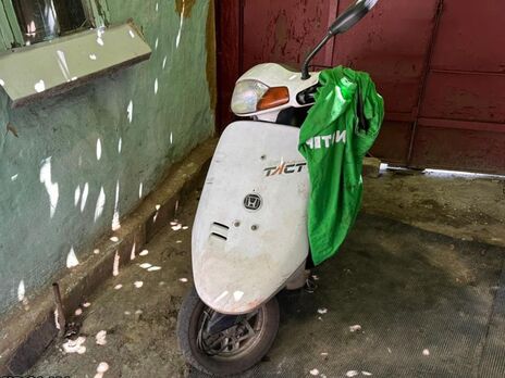 Оккупанты обстреляли из танков поселок в Харьковской области, 61-летний мужчина получил ранение – сел на мотороллер, доехал до дома и умер