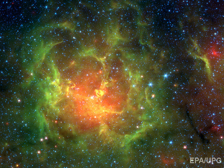 Телескоп Spitzer сфотографировал тройную туманность в созвездии Стрельца