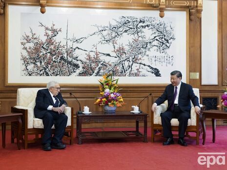 100-річний Кіссінджер зустрівся у Китаї з керівництвом країни, говорили, зокрема, про Україну. Сі Цзіньпін назвав його 