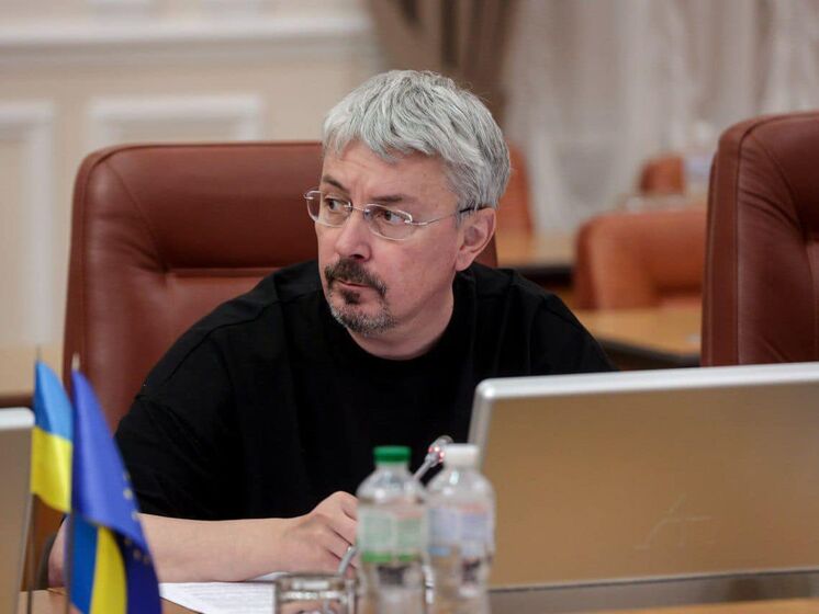 За вісім годин до оприлюднення заяви Ткаченко не планував звільнятися і збирався спілкуватися з усіма критиками