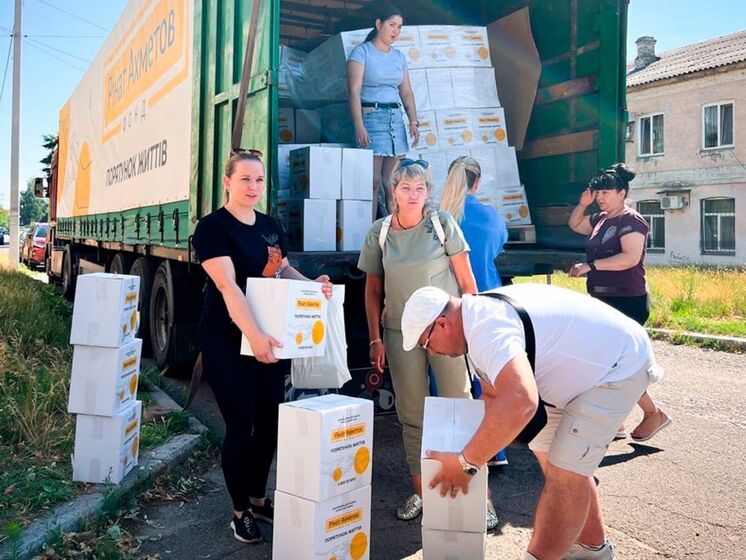 В Черкассах для переселенцев с Донбасса продолжается выдача помощи от Фонда Рината Ахметова
