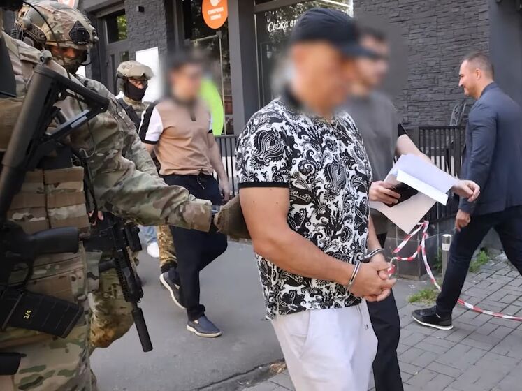 Центр протидії корупції повідомив, що військкома Борисова, якого шукали два дні, затримали біля будівлі ДБР. У Держбюро спростували