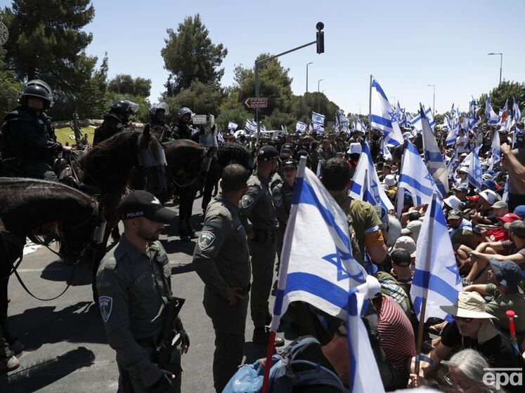 Парламент Израиля проголосовал за судебную реформу Нетаньяху. В Иерусалиме продолжаются протесты, полиция применила водометы