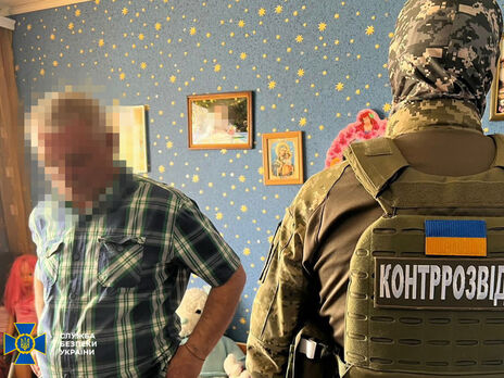 СБУ затримала підозрюваного в підготовці терактів у Запорізькій області. Під ліжком його шестирічної доньки виявили набої та гранати