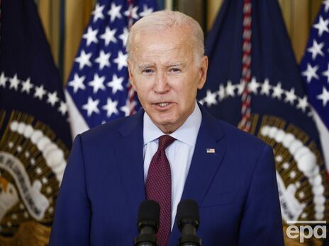 Байден не может отказаться от помощи Украине, но это несет для него внутриполитические риски – WSJ