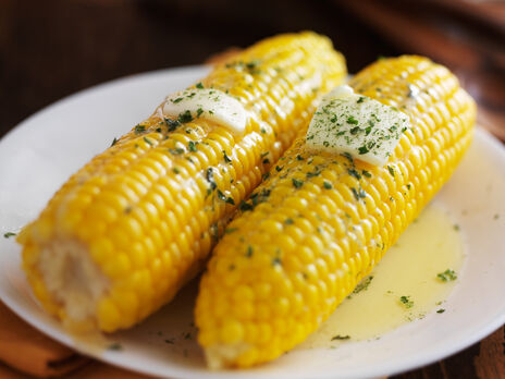 По этому рецепту кукуруза получается гораздо вкуснее, чем в кастрюле. Эксперт рассказала, как приготовить кукурузу всего за семь минут
