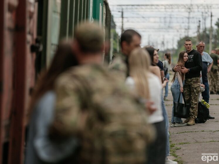 Українці найбільше довіряють ЗСУ, добровольцям і волонтерам, найменше &ndash; судам і партіям &ndash; опитування