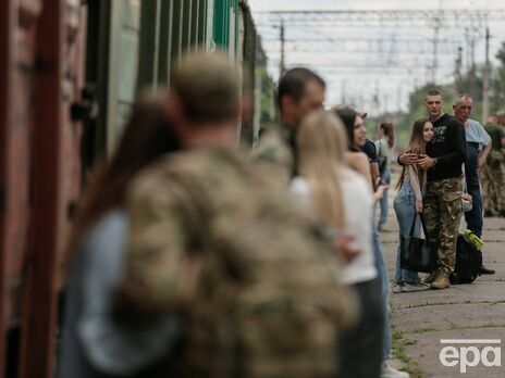 Украинцы больше всего доверяют ВСУ, добровольцам и волонтерам, меньше всего – судам и партиям – опрос