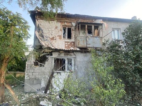 Окупанти всю ніч обстрілювали Нікопольський район, пошкоджено адмінбудівлю, церкву і лінії електропередавання – ОВА