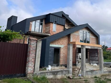 Сыну львовского военкома подарили дом в престижном пригороде Львова – СМИ