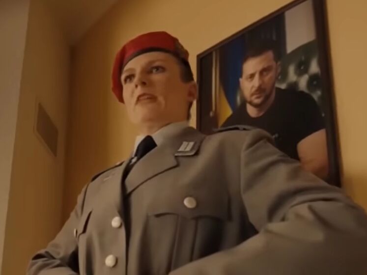 У мережі з'явився ролик "Хайль, Зеленський" із російськими акторами, який висміює допомогу Німеччини Україні. Його міг зняти Russia Today
