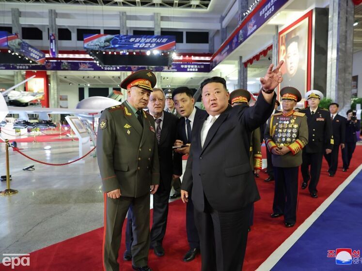 Ким Чен Ын показал Шойгу запрещенные баллистические ракеты. Видео
