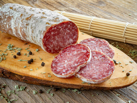 Добавьте это к фаршу – и оставьте на месяц в темном месте. Рецепт домашней колбасы салями без химии