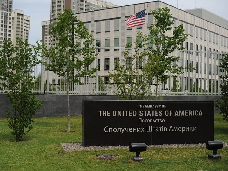 "Коррупция в украинском правительстве и частном секторе создают риски". Посольство США расширит штат для контроля распределения помощи 