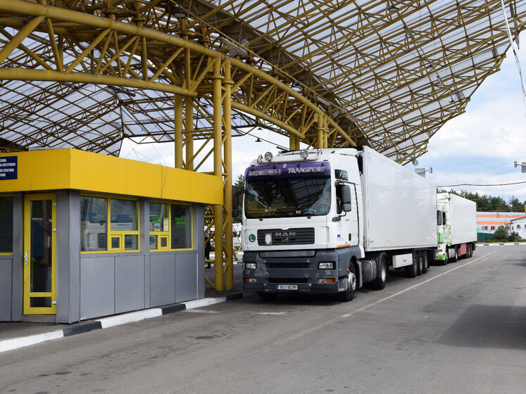 Кабмін поширить електронну чергу на кордоні на легковий транспорт і автобуси – Шмигаль