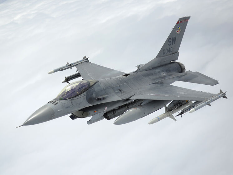 Рустамзаде: Чтобы отвоевать свою территорию, Украине нужно 80–100 F-16. В воздухе должны постоянно дежурить 12 самолетов