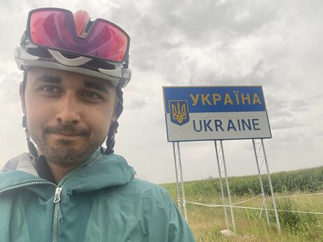 Мер норвезького міста приїхав в Україну велосипедом, дорогою зібравши для ЗСУ понад 500 тис. грн