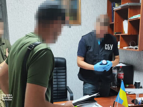 В Полтавской области задержали сотрудника военкомата. Его подозревают в помощи уклонистам