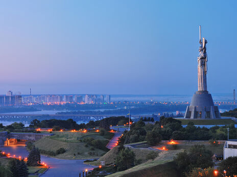 Оккупанты ночью массово атаковали Киев. Силы ПВО сбили все Shahed противника, в трех районах столицы зафиксированы повреждения обломками